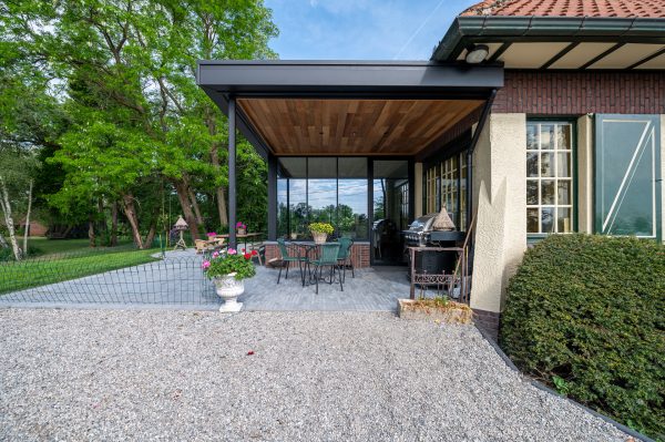 Aluminium veranda met pergola zijkant
