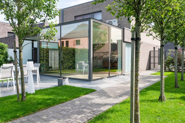 Moderne woning met moderne veranda