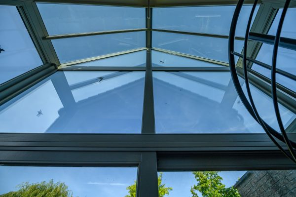Glazen aanbouw van woning - woonuitbreiding