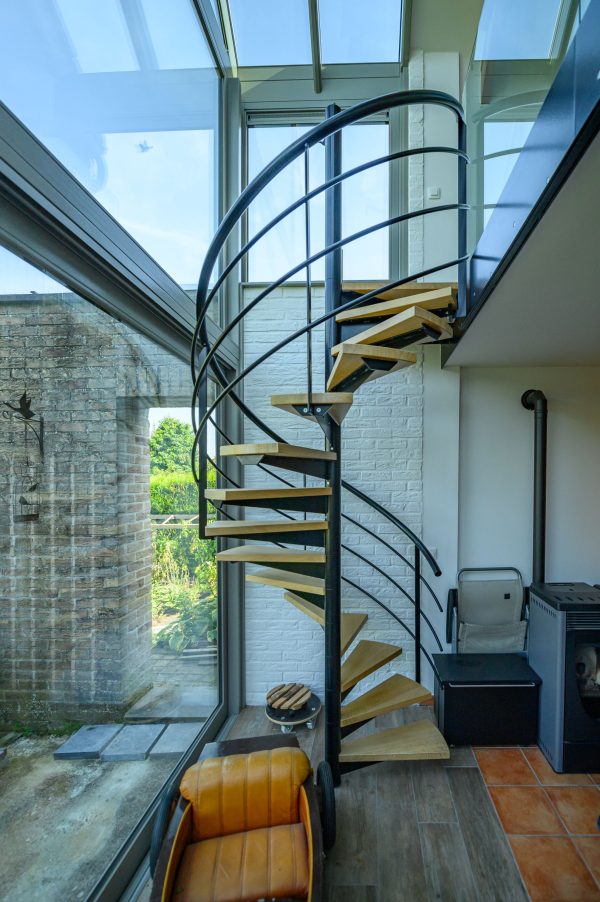 Glazen aanbouw van woning - woonuitbreiding
